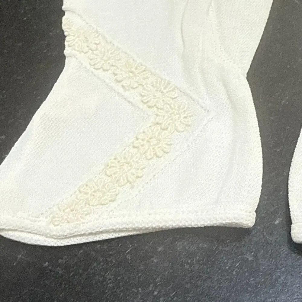 Vintage 1950s 60s Ivory Wrist Gloves Floral Embroidered Detail 1 Pair